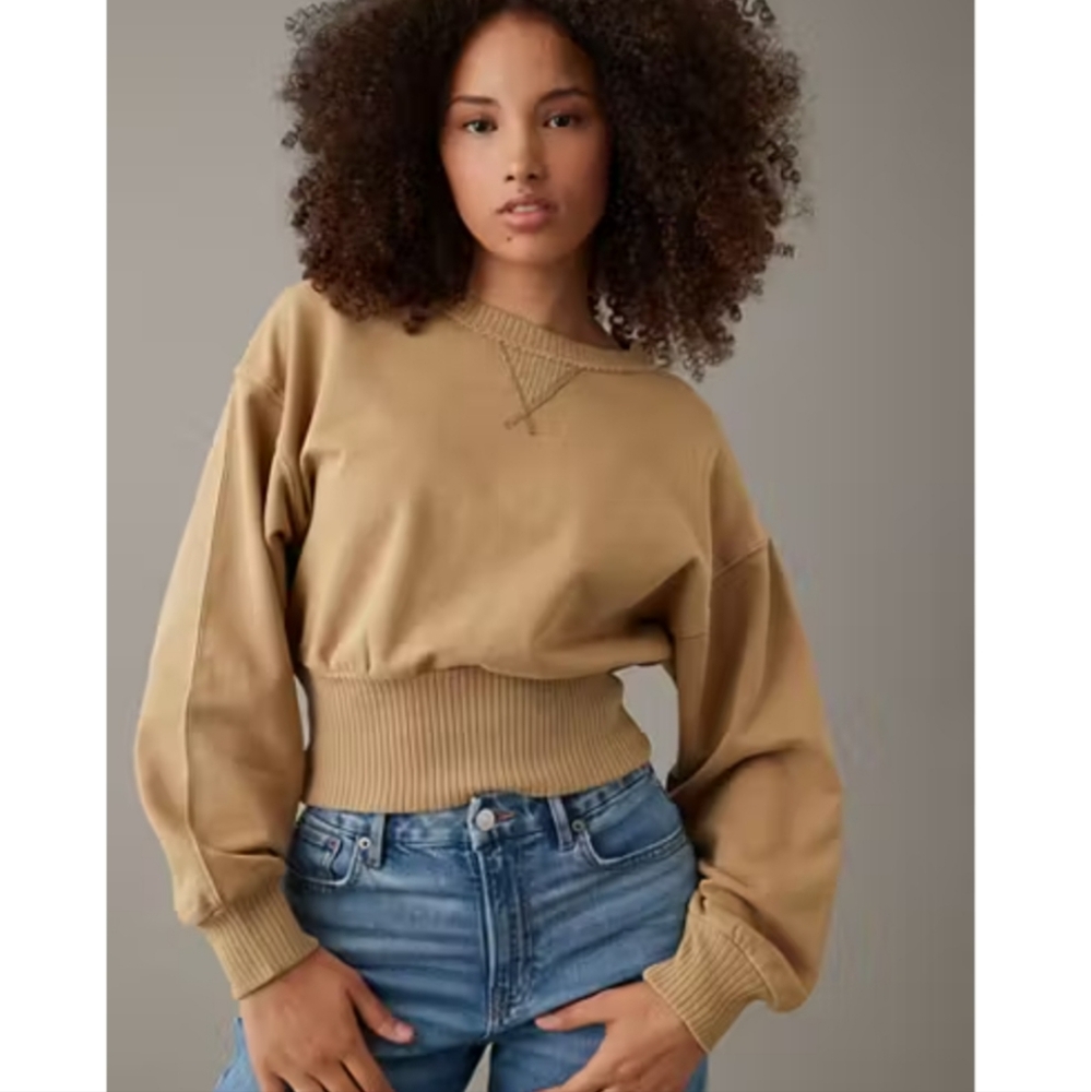 🆕️ American Eagle Tan Sweater with Ribbed Hems. NWT